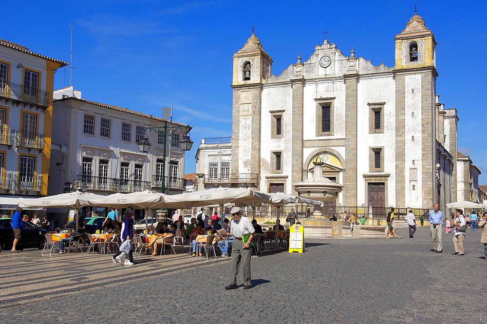 Church of Santo Antao in Praca do Giraldo, evora, UNESCO World Heritage Site, Alentejo, Portugal, Europe