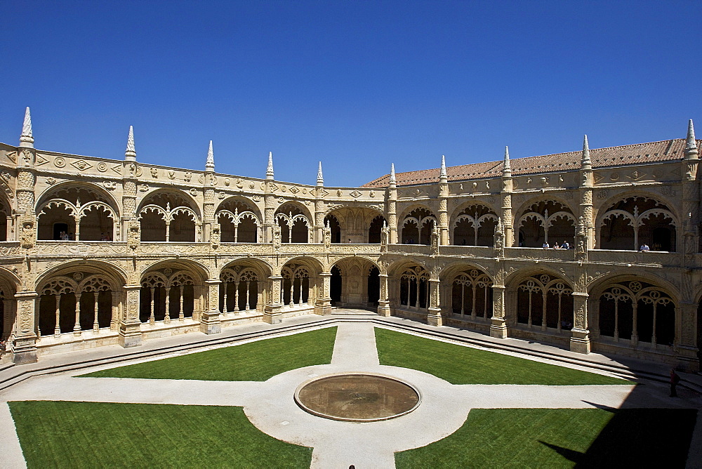 Two-storey cloister, Claustro, Mosteiro dos Jeronimos, Hieronymites Monastery, UNESCO World Heritage Site, late Gothic style, Manueline, Belem, Lisbon, Portugal, Europe