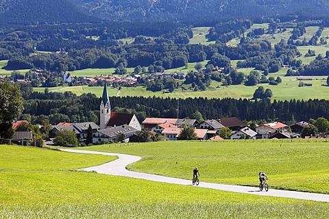 Toerwang and Grainbach at the back, view from Aussichtskapelle chapel, Samerberg, Chiemgau, Upper Bavaria, Bavaria, Germany, Europe, PublicGround