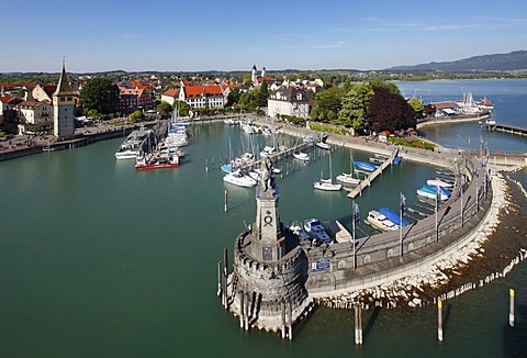 View from the lighthouse across the harbour with the Bavarian Lion, Lindau on Lake Constance, Swabia, Bavaria, Germany, Europe