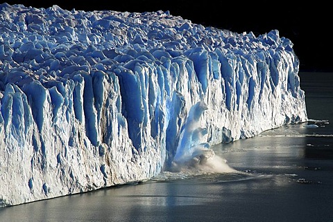 Ice breaking off the Perito Moreno Glacier, Lago Argentino lake, High Andes, near El Calafate, Patagonia, Argentina, South America