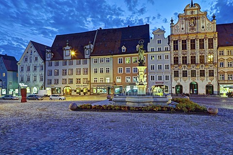 Main square with Marienbrunnen fountain at dusk, Landsberg am Lech, Bavaria, Germany, Europe