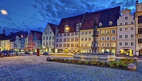 Main square with Marienbrunnen fountain at dusk, Landsberg am Lech, Bavaria, Germany, Europe