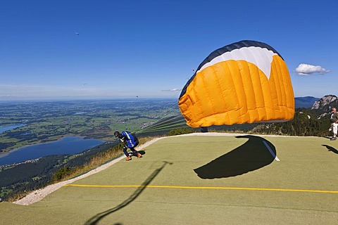 Hang glider taking off, Mt Tegelberg, Froggensee Lake at back, Upper Bavaria, Bavaria, Germany, Europe, PublicGround