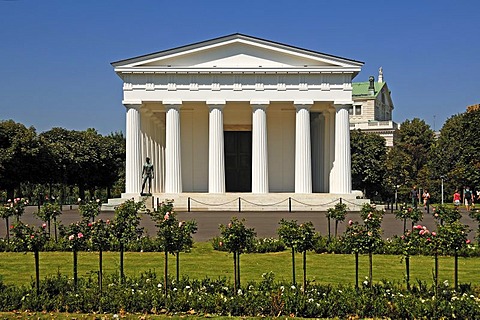 Theseus Temple, 1819-1823, built by Peter von Nobile, Volksgarten park, Vienna, Austria, Europe