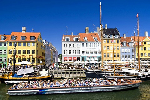 Tourboats in Nyhavn Canal, Copenhagen, Denmark, Europe