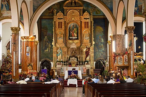 Interior and altar of the Iglesia Santa Ana Church, Panama City, Panama, Central America