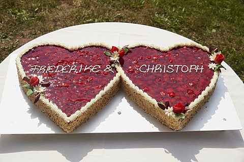 Wedding cake with strawberries in the shape of two hearts