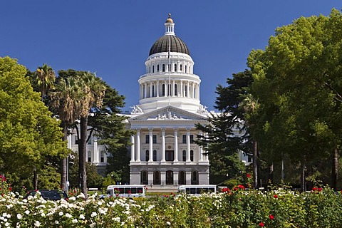 California State Capitol, seat of the legislature and the governor of California, Sacramento, California, USA, North America