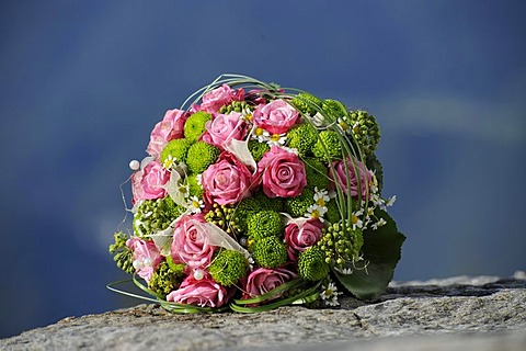 Bridal bouquet with pink roses