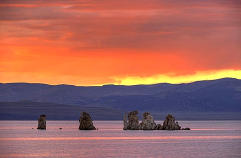 Spectacular sunset, tufa rock formations, South Tufa Area, Mono Lake, a saline lake, Mono Basin and Range region, Sierra Nevada, California, United States of America, USA