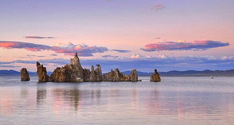 Parachute Tufa with osprey (Pandion haliaetus) on the nest, dusk, tufa rocks, tufa formations, South Tufa Area, Mono Lake, saline lake, Mono Basin and Range Region, Sierra Nevada, California, United States of America, USA