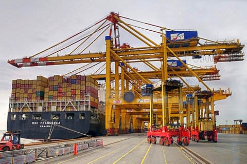 Container terminal with ship waiting to be unloaded and cargo cranes, mobile straddle carriers, right, Bremerhaven, Bremen, Germany, Europe