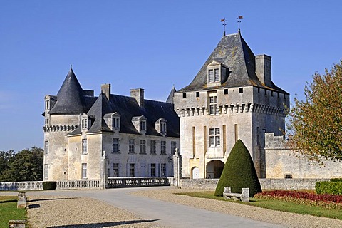 Chateau de la Roche Courbon, castle, Saint Porchaire, Saintes, Charente-Maritime, Poitou-Charentes, France, Europe