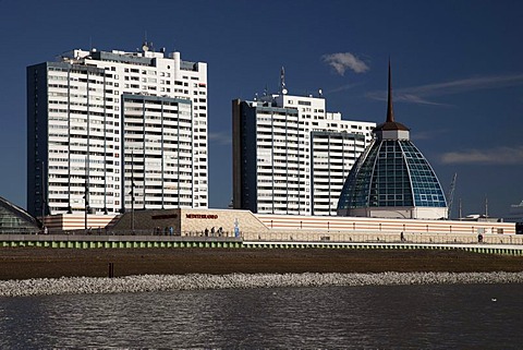 Modern architecture on the banks of the Weser River, Columbus Center, Mediterraneo shopping mall, Havenwelten, Bremerhaven, Weser River, North Sea, Lower Saxony, Germany, Europe