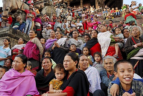 People watching a procession, steps of the Nyatapola Pagoda, Taumadhi Square, Bhaktapur, Kathmandu Valley, Nepal, Asia