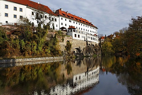 Facade of the five-star Hotel Ruze, former Jesuit monastery, reflected in the Vltava river, Cesky Krumlov, UNESCO World Heritage Site, South Bohemia, Bohemia, Czech Republic, Europe