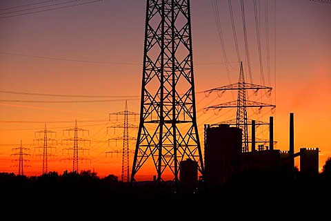 RAG Prosper Coke Plant in Bottrop, high voltage transmission lines, power lines, sunset, between Essen, Bottrop and Oberhausen, North Rhine-Westphalia, Germany, Europe