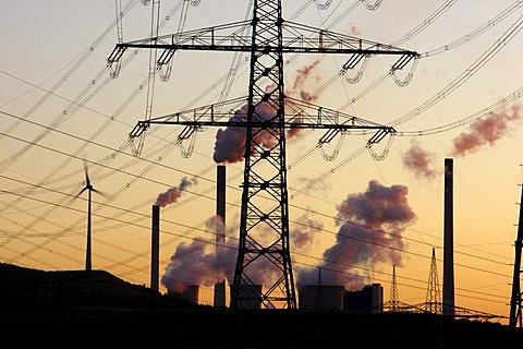 High voltage power lines on Halde Scholven, mine heap, next to the Scholven coal-fired power plant operated by E.ON, Gelsenkirchen, North Rhine-Westphalia, Germany, Europe