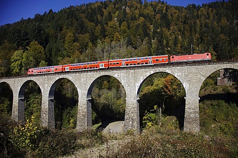 Hoellentalbahn crossing the Ravenna viaduct in Hoellental valley near Hinterzarten, Black Forest, Baden-Wuerttemberg, Germany, Europe