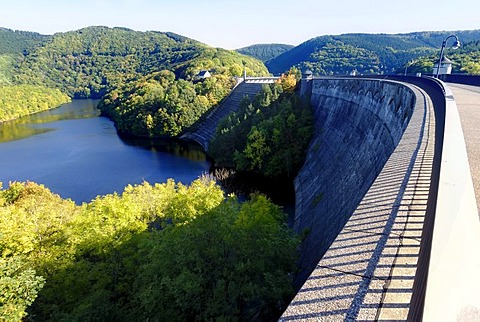 Concrete dam of Urfttalsperre reservoir, Eifel National Park, district of Euskirchen, North Rhine-Westphalia, Germany, Europe