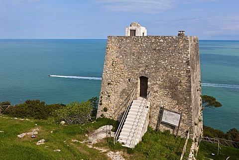 Torre di Monte Pucci, Saracen signal tower, watchtower, Gargano, Foggia, Apulia, Puglia, Southern Italy, Italy, Europe