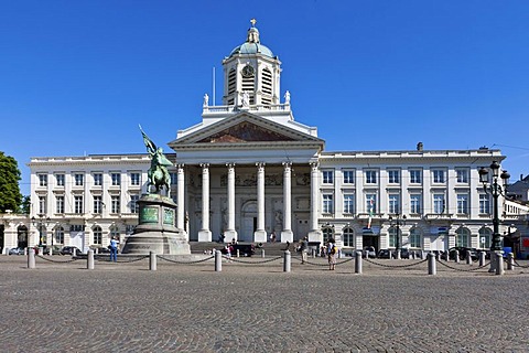 Place Royale, Saint-Jacques-sur-Coudenberg Church and statue of Godefroid de Bouillon, Brussels, Brabant, Belgium, Europe