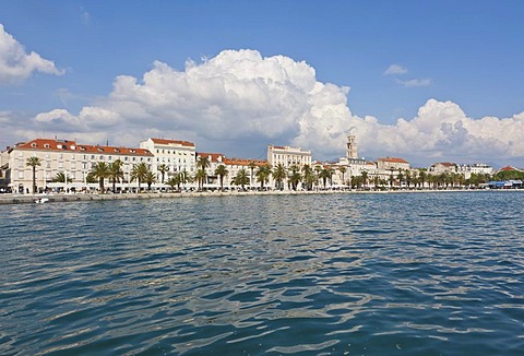 Riva promenade at the port of Split, with Diocletian's Palace at the rear, Split, Middle Dalmatia, Dalmatia, Adriatic coast, Croatia, Europe, PublicGround