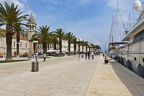 Riva promenade and Palazzo, UNESCO World Heritage Site, Trogir, Split region, Central Dalmatia, Dalmatia, Adriatic coast, Croatia, Europe, PublicGround