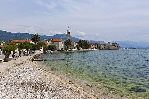 Coast of Kaoetel Novi, Kaoetel aetafili&, Kaoetela, Split region, Central Dalmatia, Dalmatia, Adriatic coast, Croatia, Europe, PublicGround