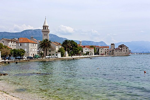 Coast of Kaoetel Novi, Kaoetel aetafili&, Kaoetela, Split region, Central Dalmatia, Dalmatia, Adriatic coast, Croatia, Europe, PublicGround