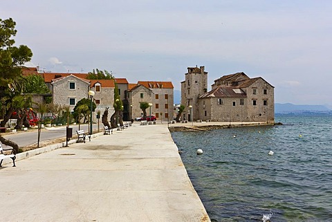 Coast of Kaoetel Novi, Kaoetel aetafili&, Kaoetela, Split region, Central Dalmatia, Dalmatia, Adriatic coast, Croatia, Europe, PublicGround