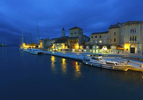 Riva promenade and Palazzo, historic town centre of Trogir, UNESCO World Heritage Site, Trogir, Split region, Central Dalmatia, Dalmatia, Adriatic coast, Croatia, Europe, PublicGround