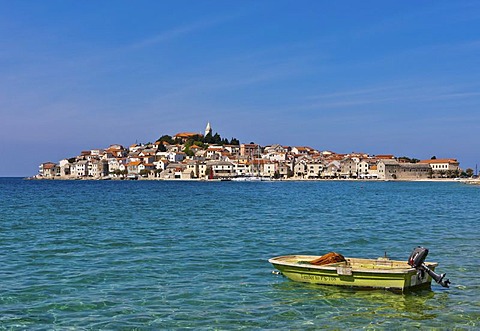 Boat in front of Primosten peninsula, central Dalmatia, Dalmatia, Adriatic coast, Croatia, Europe, PublicGround