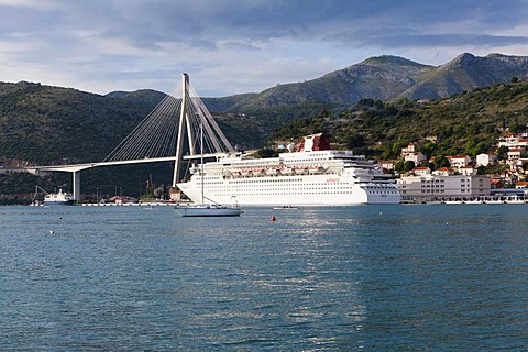 Port of Dubrovnik, Franjo Tudjman Bridge across the Adriatic Sea at the rear, Dubrovnik, Central Dalmatia, Dalmatia, Adriatic coast, Croatia, Europe, PublicGround