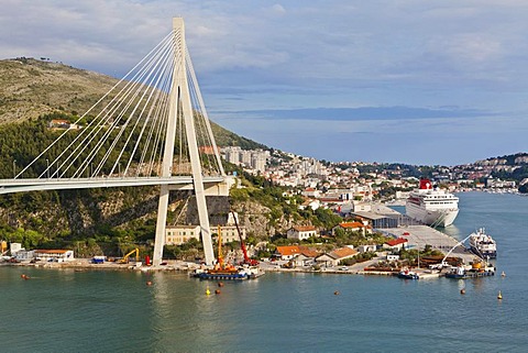 Franjo Tudjman Bridge crossing the Adriatic Sea and the Ombia River between the district of Gruz and Dubrovnik, Central Dalmatia, Dalmatia, Adriatic coast, Croatia, Europe, PublicGround