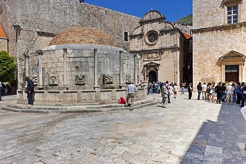 Large Onofrio Fountain, old town of Dubrovnik, UNESCO World Heritage Site, central Dalmatia, Dalmatia, Adriatic coast, Croatia, Europe, PublicGround