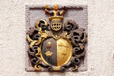 Family coat of arms on "Haus Bender", from 1737, Hauptstrasse 18, Gengenbach, Baden-Wuerttemberg, Germany, Europe