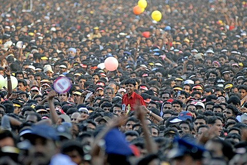 Crowd, Hindu Pooram festival, Thrissur, Kerala, southern India, Asia