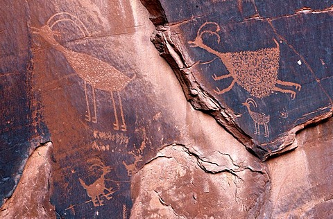 Petroglyphs etched in sandstone, symbols, prehistoric and historic rock art, wall drawings by the Anasazi Native Americans, Monument Valley, Navajo Tribal Park, Navajo Nation Reservation, Arizona, Utah, United States of America, USA