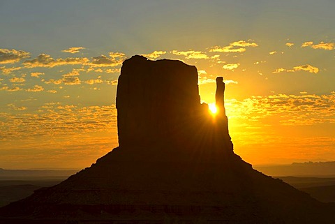 Mesa, West Mitten Butte, sunrise, Monument Valley, Navajo Tribal Park, Navajo Nation Reservation, Arizona, Utah, United States of America, USA