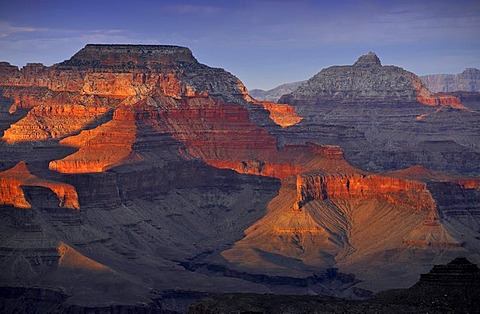 View of Vishnu Temple at sunset from Yavapai Point, Desert Palisades, Wotan's Throne, Comanche Point, evening light, Grand Canyon National Park, South Rim, Arizona, USA