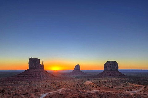 Sunrise, mesas, West Mitten Butte, East Mitten Butte, Merrick Butte, Scenic Drive, Monument Valley, Navajo Tribal Park, Navajo Nation Reservation, Arizona, Utah, USA