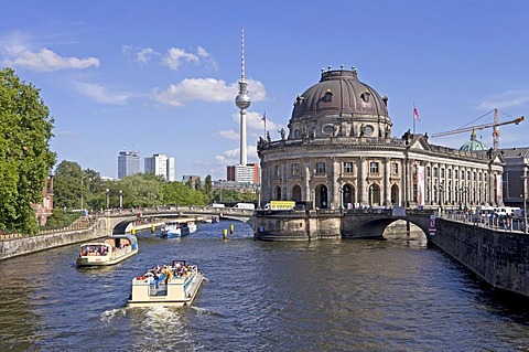 Bode Museum and Museum Island, Spree River, excursion boat, Museum Island, UNESCO World Heritage Site, Berlin, Germany, Europe