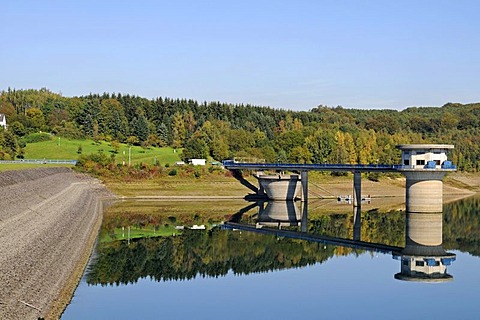 Water collection tower, Grosse Dhuenntalsperre dam, drinking water reservoir, Wermelskirchen, Remscheid, Bergisch Land region, North Rhine-Westphalia, Germany, Europe