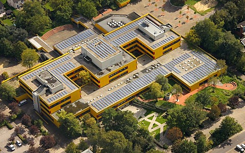 Aerial view, solar panels on roofs, Ingeborg-Drewitz-Gesamtschule, comprehensive school, Gladbeck, Ruhr Area, North Rhine-Westphalia, Germany, Europe