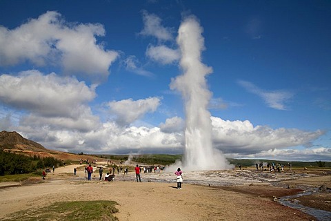 Eruption of Strokkur Geysir, Suï£¿urland, Iceland, Europe