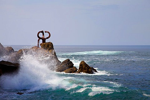 Peine del Viento sculpture by Eduardo Chillida, San Sebastian, Donostia, Guipuzcoa, Basque Country, Spain, Europe