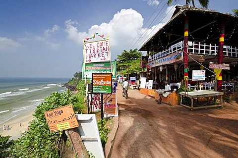 Shops and guesthouses for western tourists, above the beach of Varkala, Kerala, India, Asia