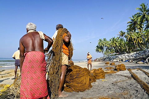 Fishermen fishing the traditional way, in a small village at the coast around Varkala, Kerala, India, Asia